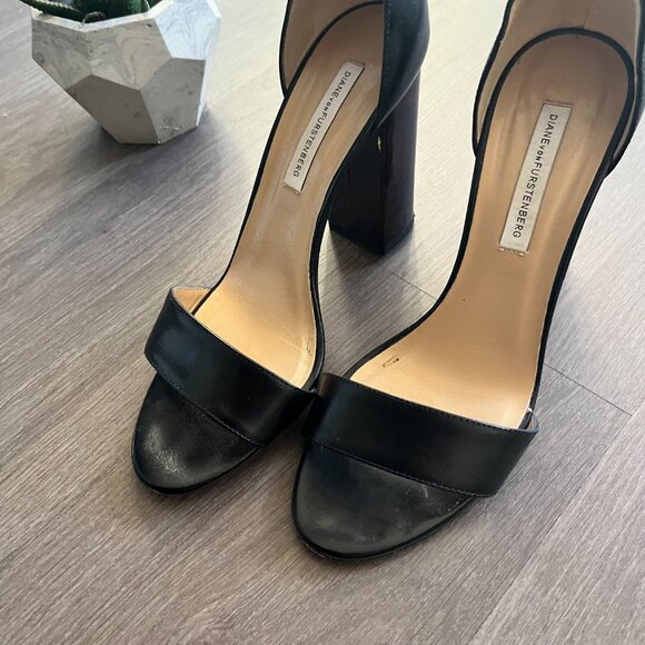 Diane Von Furstenberg Black Leather Sandals with Tortoiseshell Heel Detail - Picture 12 of 13
